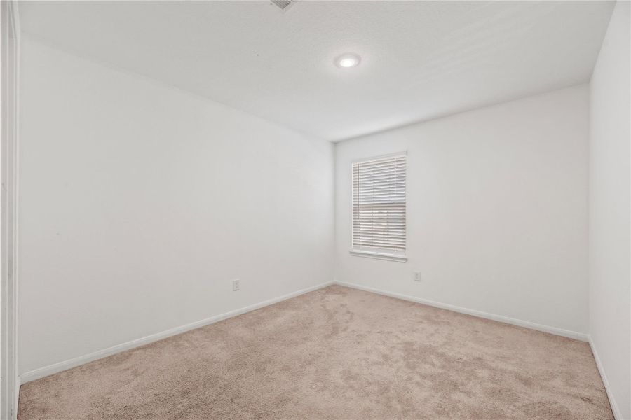 Secondary bedroom. Secondary bedroom.