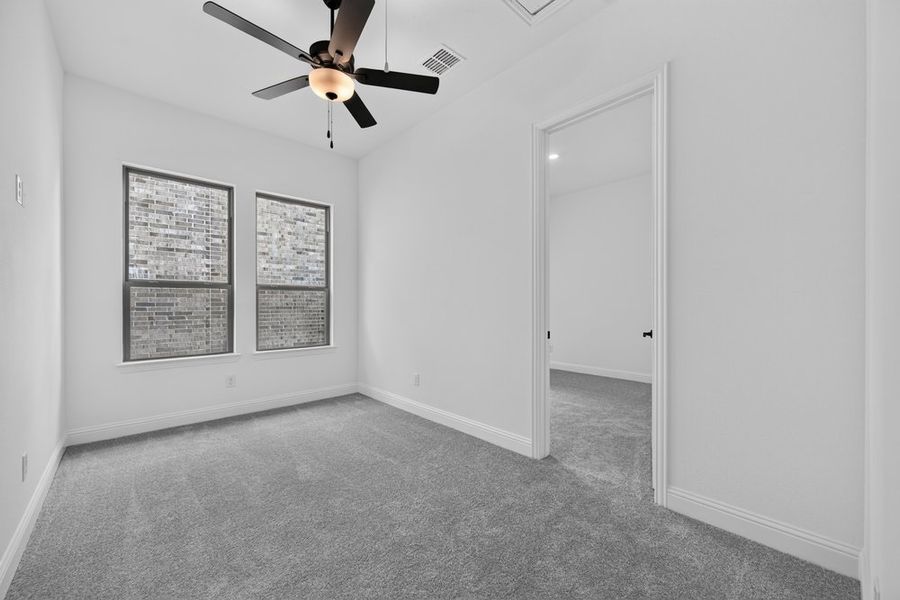 Spacious, unfurnished interior of a new home in Highland Lakes, McKinney (Image 25).