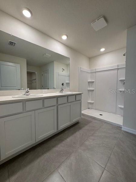 Furnished interior view inside a new home in Hernando County Spot Lots, Spring Hill (Image 6).