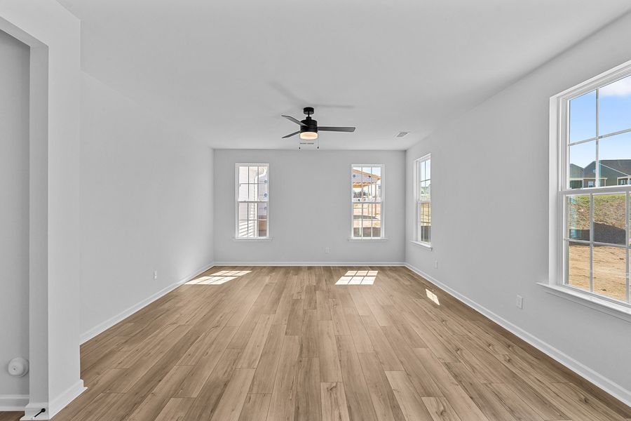 Spacious, unfurnished interior of a new home in Fieldstone, Lexington (Image 25).