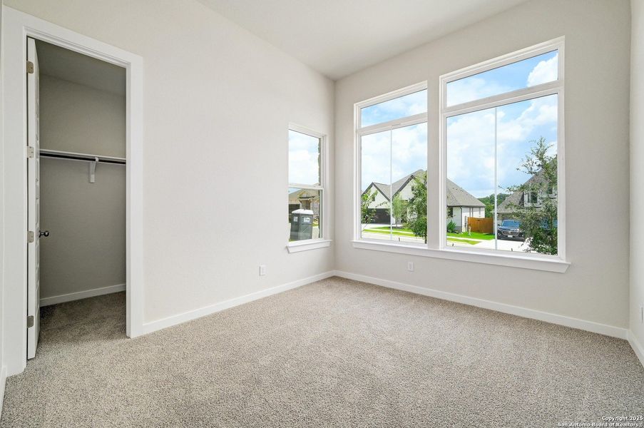 Spacious, unfurnished interior of a new home in Meyer Ranch, New Braunfels (Image 25).