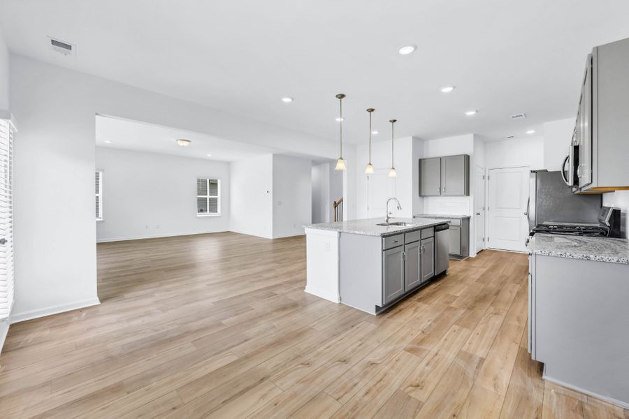 Spacious, unfurnished interior of a new home in The Oaks, Clarksville (Image 16).