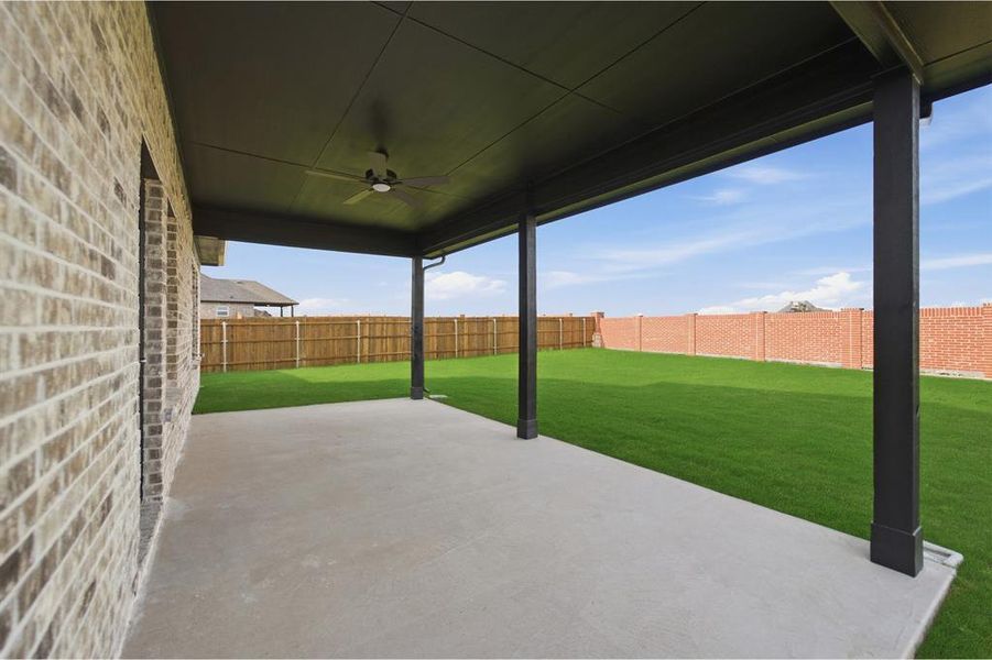 Exterior details and patio area of a home in Saddlebrook Estates, Waxahachie (Image 22).
