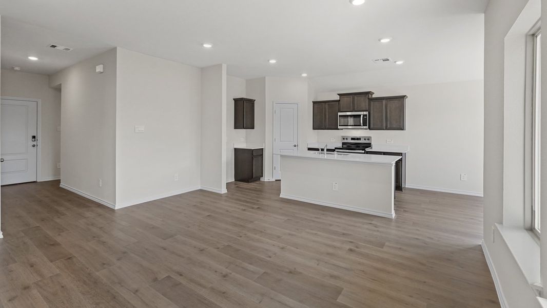 Representative furnished interior of a home built from the Ashburn by D.R. Horton in Blaire Lake, Tyler (Image 15). Representative furnished interior of a home built from the Ashburn by D.R. Horton in Blaire Lake, Tyler (Image 15).