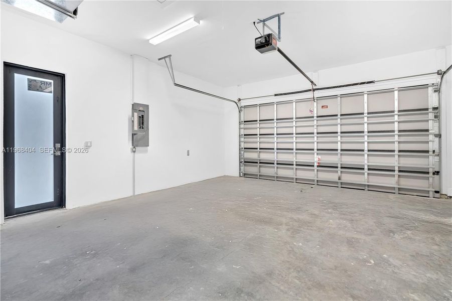 Spacious, unfurnished interior of a new home in , Port Charlotte (Image 37).