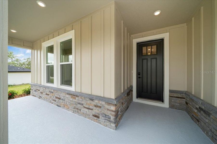 Exterior details and patio area of a home in , Weeki Wachee (Image 32).