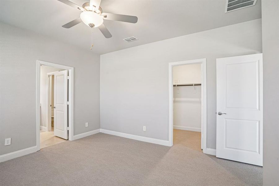 Spacious, unfurnished interior of a new home in Stonehaven, Seagoville (Image 36).