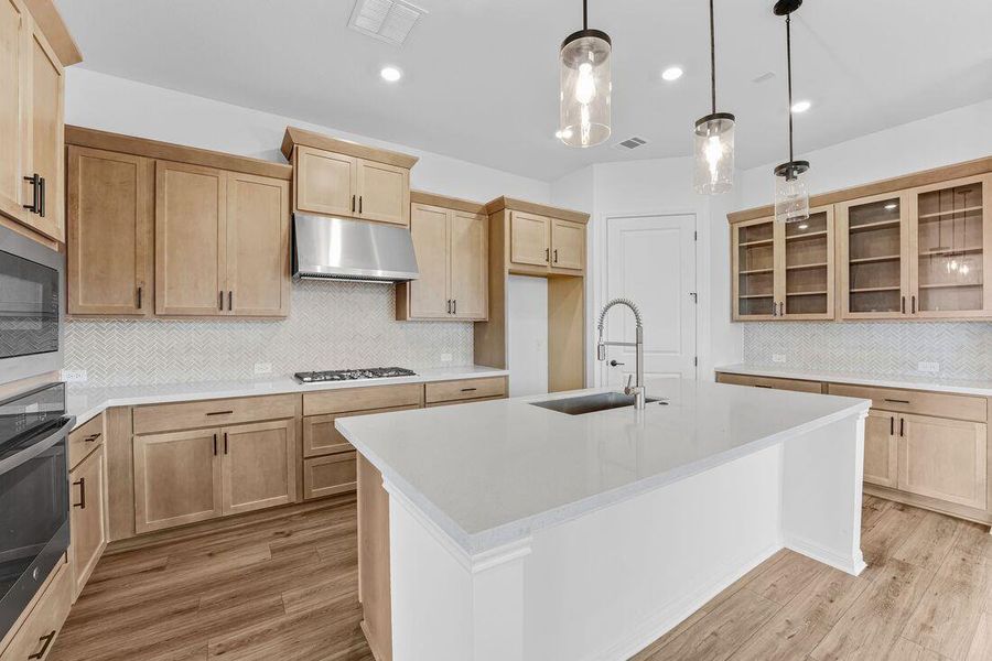 1001 Thunderhead  - Ready Now!