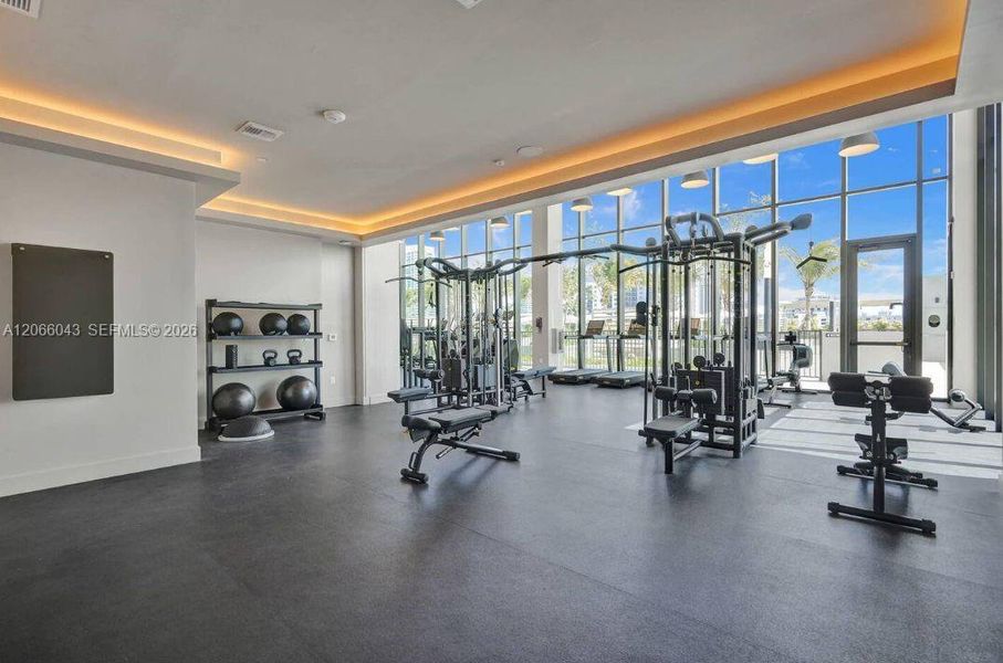 Community amenities in , Miami Beach (Image 36).