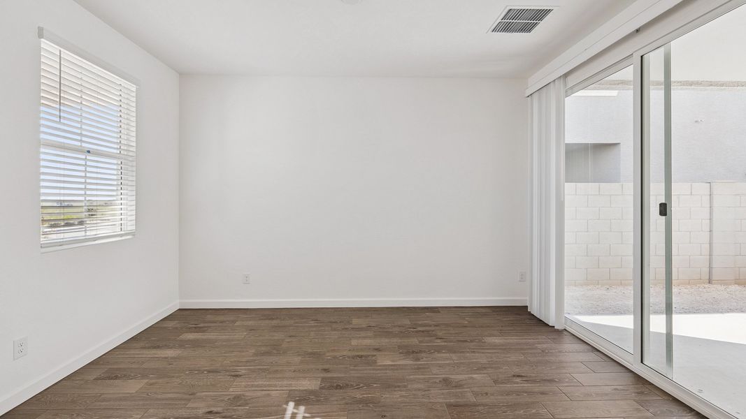 Spacious, unfurnished interior of a new home in Apache Farms, Buckeye (Image 14).