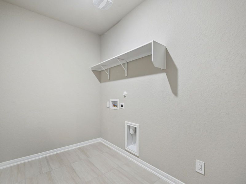 Spacious, unfurnished interior of a new home in Comanche Ridge, San Antonio (Image 18).