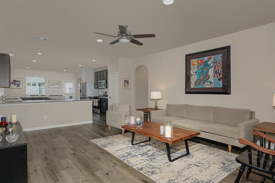 Furnished interior view inside a new home in River's Edge, Conroe (Image 12). Furnished interior view inside a new home in River's Edge, Conroe (Image 12).