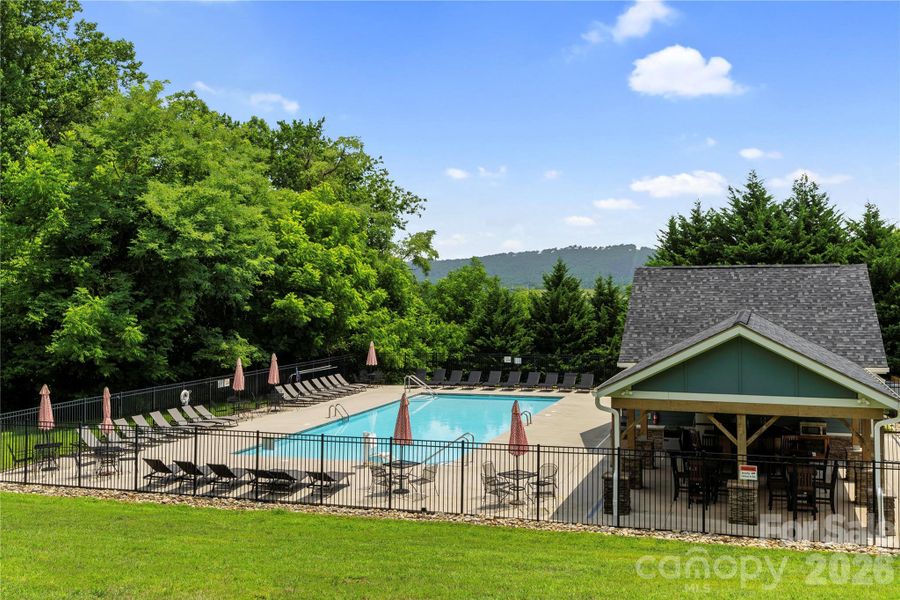 Community Club House & Pool