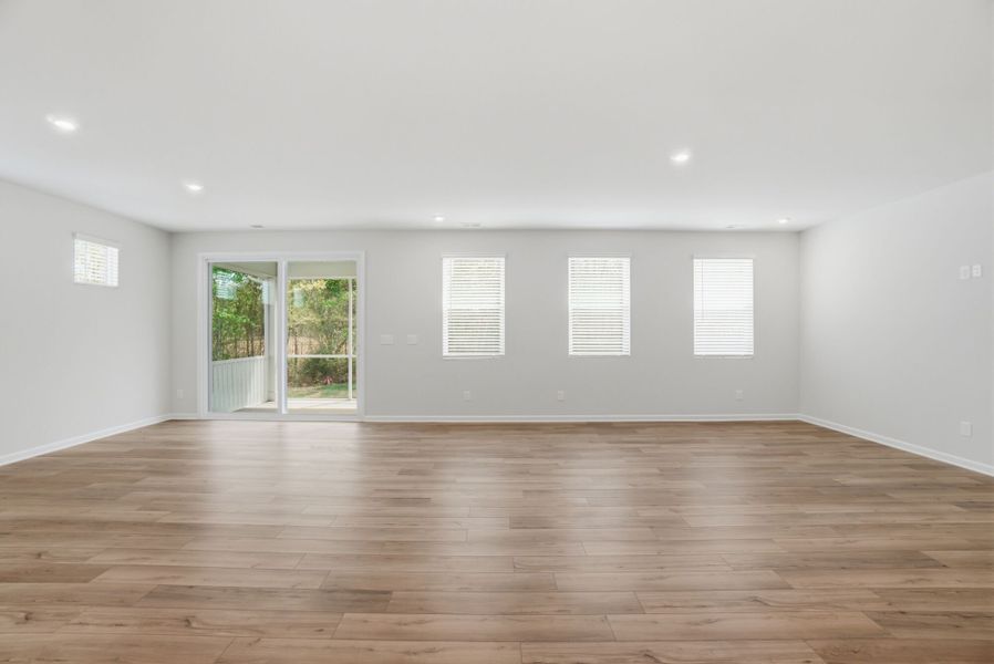 Spacious, unfurnished interior of a new home in Waxhaw Landing, Monroe (Image 13).