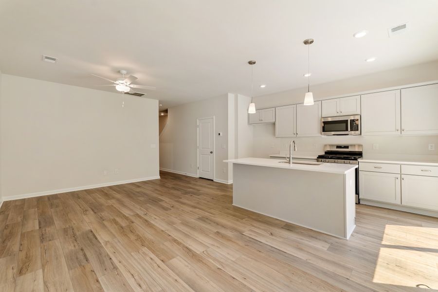 Spacious, unfurnished interior of a new home in Edwards Station, Taylors (Image 18).