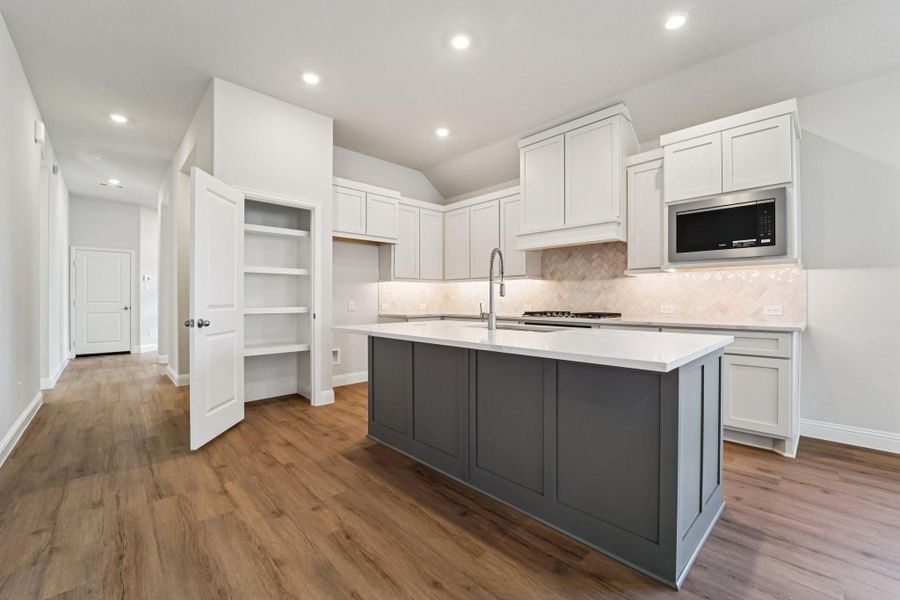 Furnished interior view inside a new home in Evergreen 40', Conroe (Image 7).