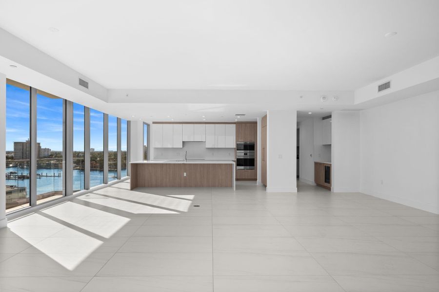 Spacious, unfurnished interior of a new home in , Fort Lauderdale (Image 15).