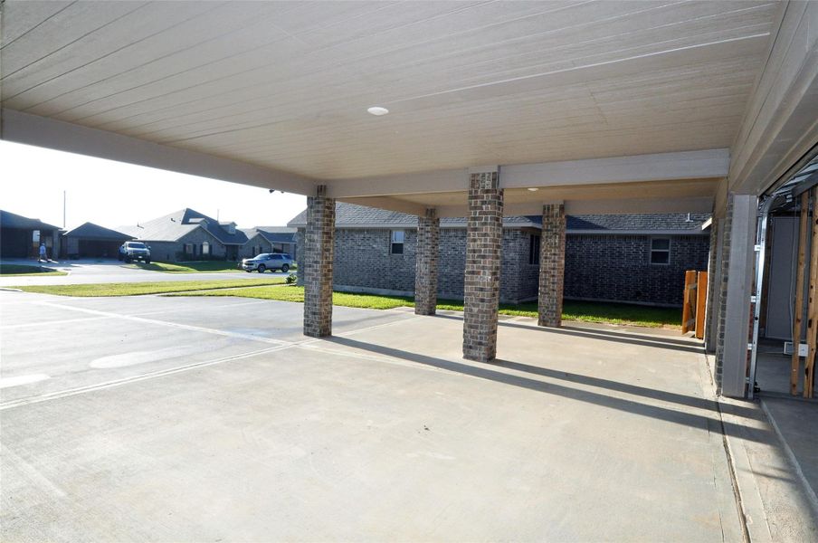 Exterior details and patio area of a home in Pedregal, League City (Image 4).