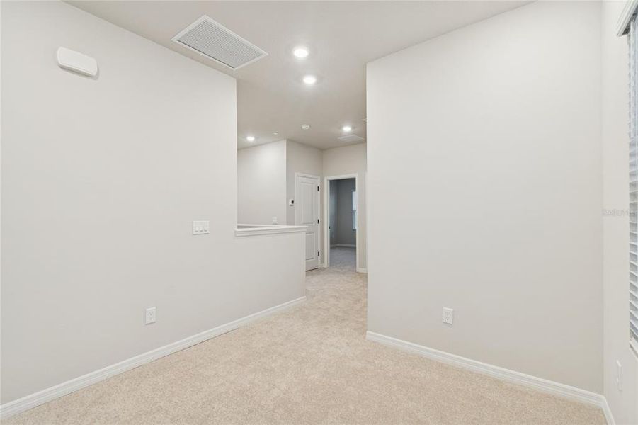 Spacious, unfurnished interior of a new home in , Orlando (Image 20).