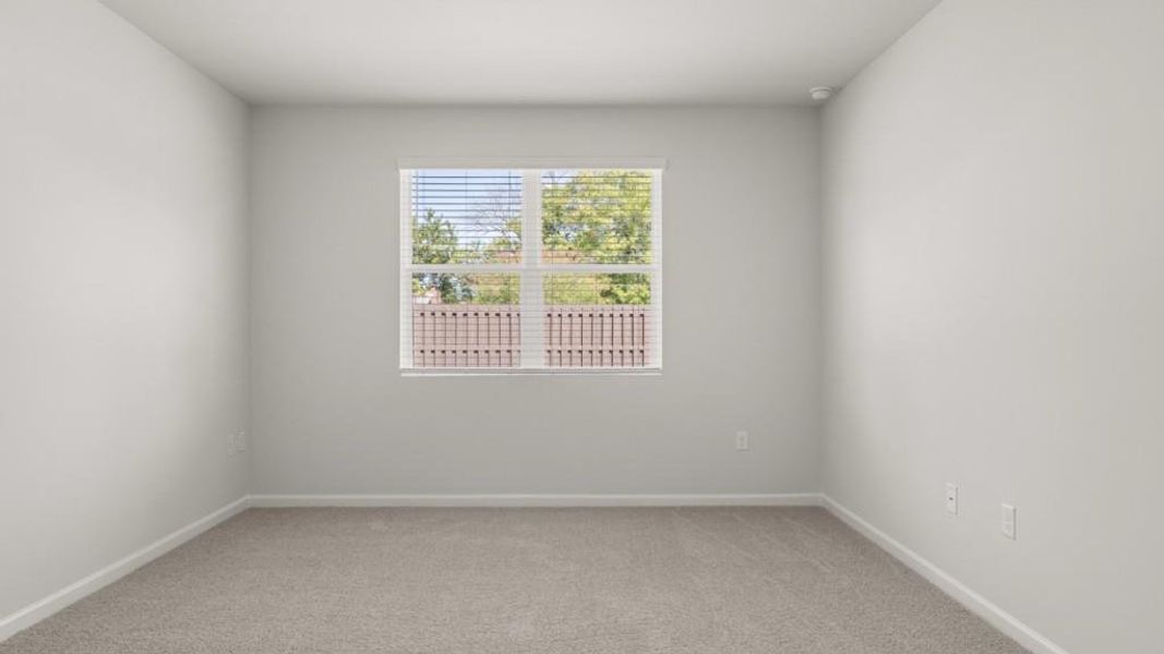 Spacious, unfurnished interior of a new home in Oaks at Cedar Grove, Fairburn (Image 18).