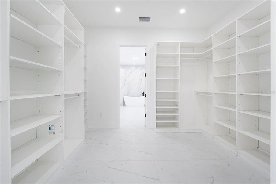 Master Walking Closet