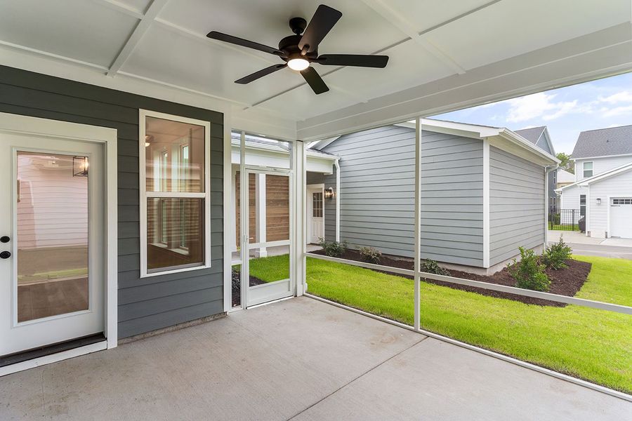 Representative exterior details of a home built from the The Berkley by RobuckHomes in East & Mason, Wilmington (Image 27).