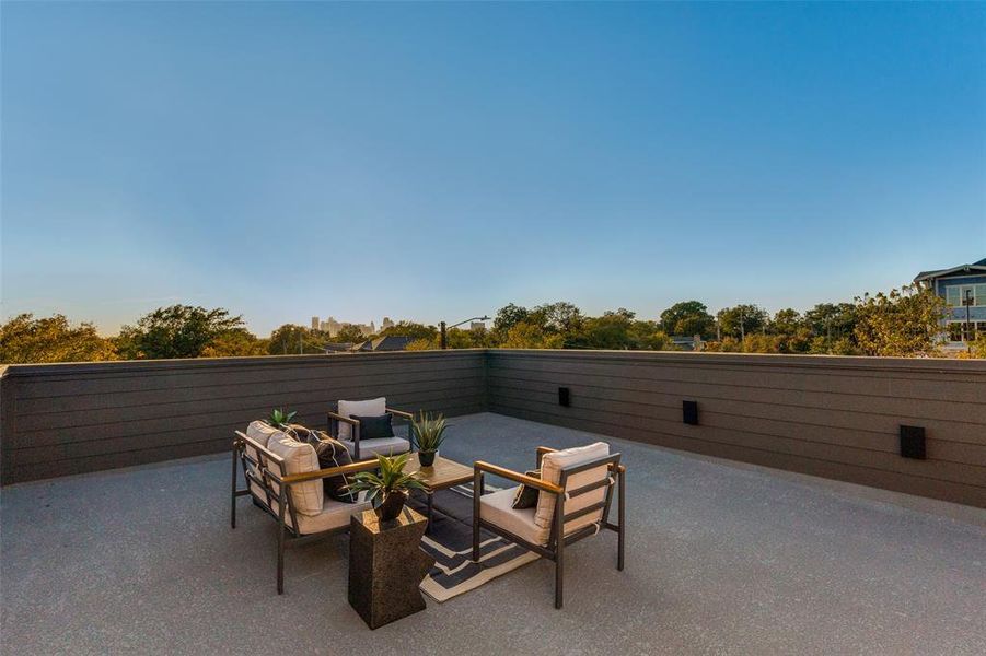 Exterior details and patio area of a home in , Dallas (Image 4).