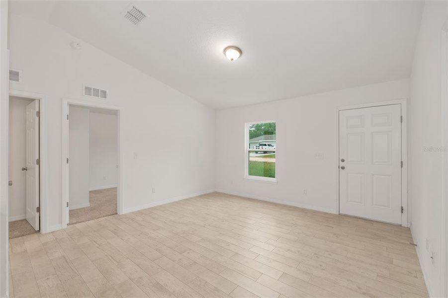 Spacious, unfurnished interior of a new home in , Ocala (Image 8).