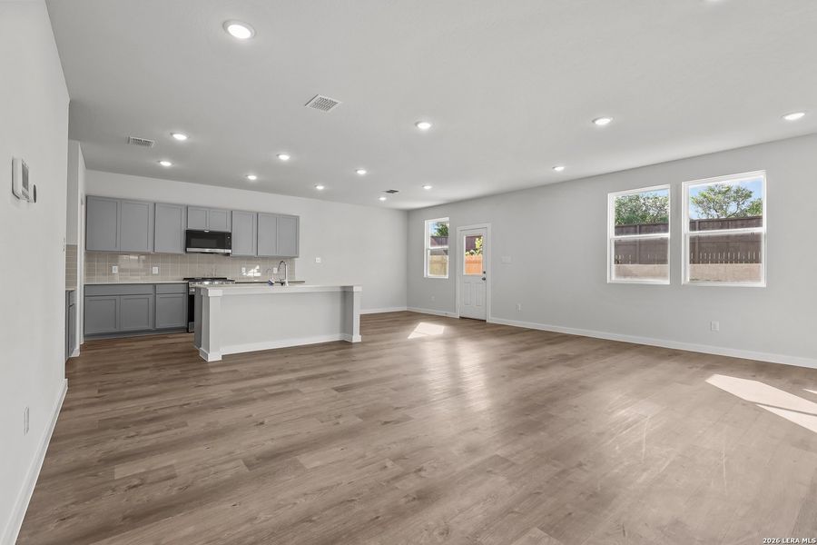 Spacious, unfurnished interior of a new home in Agave, San Antonio (Image 32).