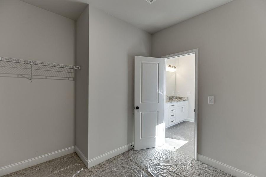 Spacious, unfurnished interior of a new home in , Jefferson (Image 31).