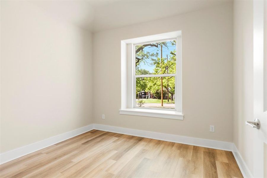 Spacious, unfurnished interior of a new home in , Sherman (Image 32).