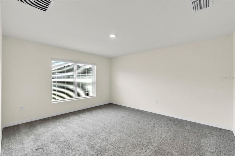 Spacious, unfurnished interior of a new home in River Park, Tampa (Image 18).