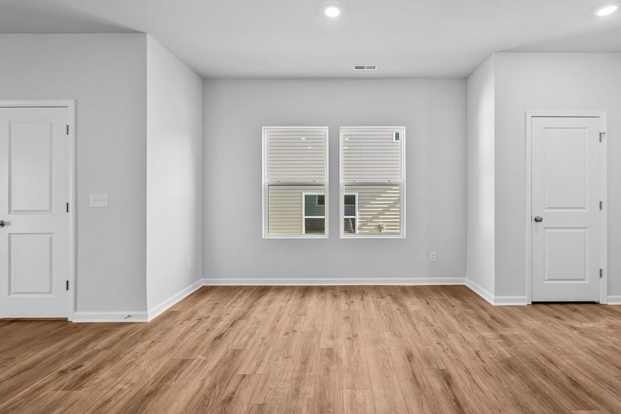 Spacious, unfurnished interior of a new home in Hanes Lake, Winston-Salem (Image 18).