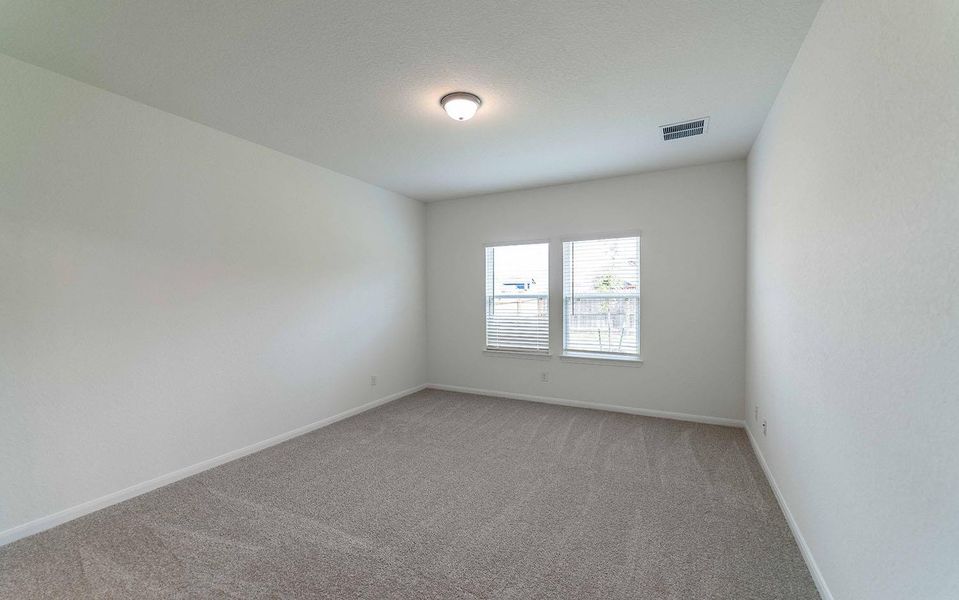 Spacious, unfurnished interior of a new home in Swenson Heights, Seguin (Image 9).