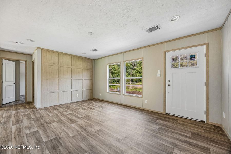 Spacious, unfurnished interior of a new home in , Yulee (Image 14).