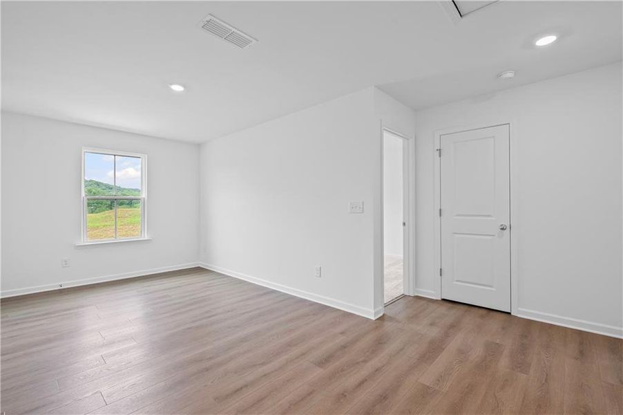 Spacious, unfurnished interior of a new home in Avery Ridge, Gainesville (Image 13).