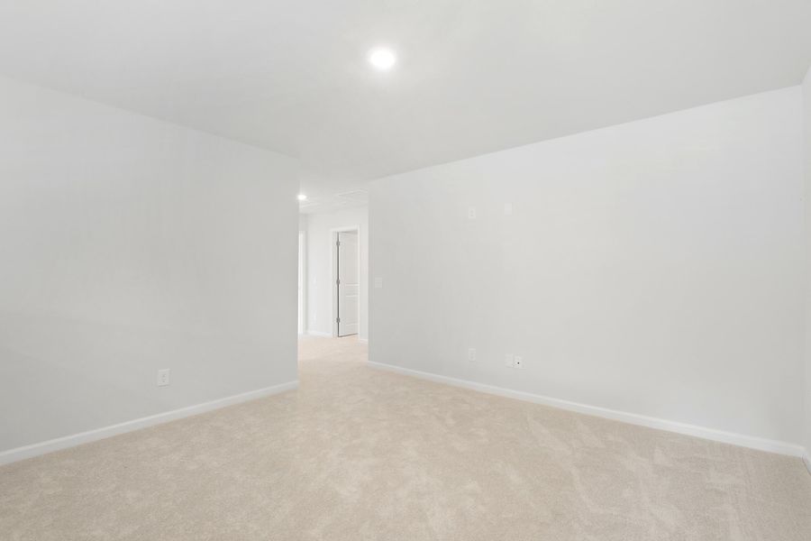 Spacious, unfurnished interior of a new home in , Summerville (Image 19).