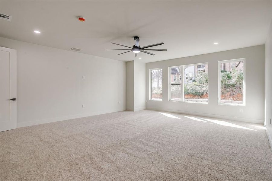 Spacious, unfurnished interior of a new home in , Arlington (Image 34).