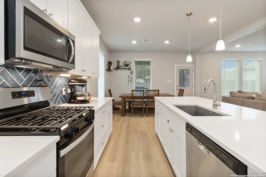 Furnished interior view inside a new home in Veranda: Classic, San Antonio (Image 26).