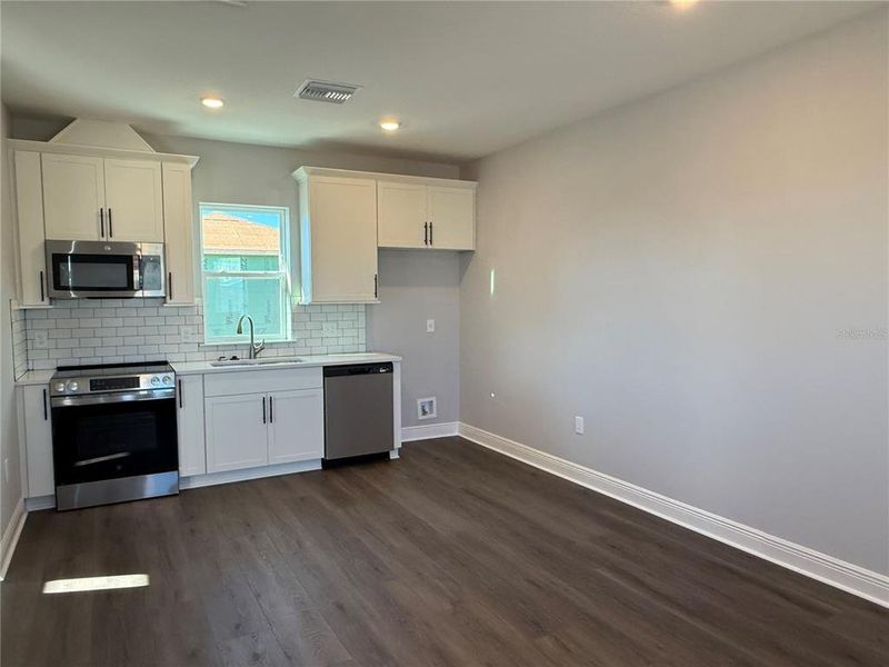 Spacious, unfurnished interior of a new home in Laureate Park, Orlando (Image 31).