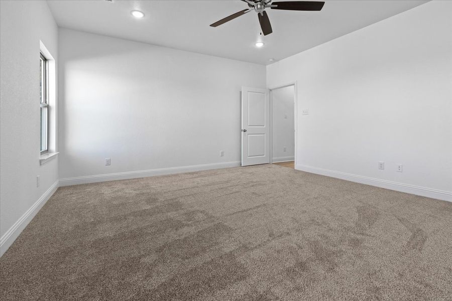 Spacious, unfurnished interior of a new home in Honeysuckle Ranch, Paradise (Image 23).