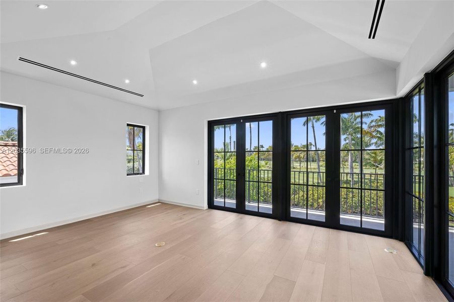 Spacious, unfurnished interior of a new home in , Miami Beach (Image 99). Spacious, unfurnished interior of a new home in , Miami Beach (Image 99).