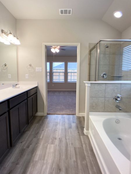 Representative furnished interior of a home built from the Floor Plan 1816 by Colina Homes in Grand Magnolia, Magnolia (Image 13). Representative furnished interior of a home built from the Floor Plan 1816 by Colina Homes in Grand Magnolia, Magnolia (Image 13).