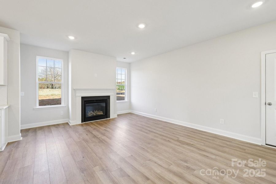 Spacious, unfurnished interior of a new home in Edgewood Preserve, Huntersville (Image 35).