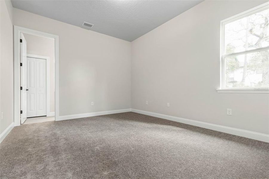 Spacious, unfurnished interior of a new home in Palm Coast Plantation, Palm Coast (Image 43).