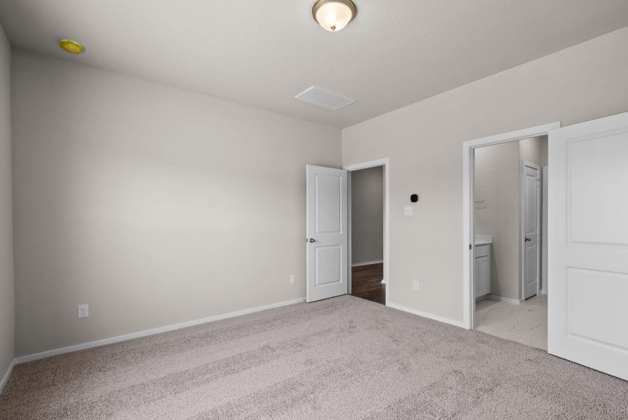 Spacious, unfurnished interior of a new home in Windcress, Cove (Image 29).