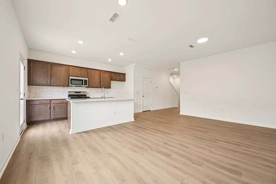 Representative images and renderings are for illustrative purposes. Actual structural options and design finishes of home may vary.