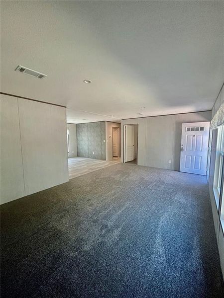 Spacious, unfurnished interior of a new home in , Florahome (Image 5).