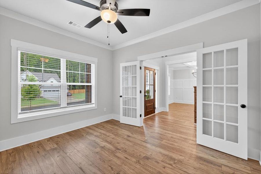 Spacious, unfurnished interior of a new home in Spring Creek, Monroe (Image 34).