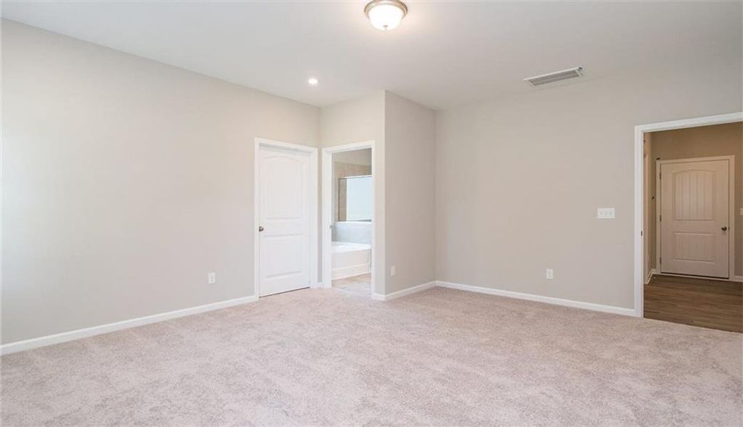 Spacious, unfurnished interior of a new home in Sagebrook, Powder Springs (Image 23).